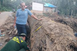 Kemenhut data kayu hanyutan lokasi bencana hidrometeorologi di Agam (Video)