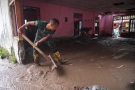 Kodam Merdeka bersihkan sekolah-permukiman usai bencana Pulau Siau