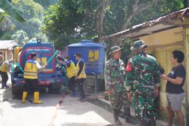 Kodam Merdeka dan Kementerian PU salurkan air bersih di Pulau Siau