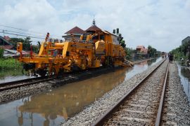 Jalur KA di Pekalongan dapat dilintasi setelah banjir surut