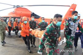 TNI terima jasad korban pesawat ATR 42-500 untuk proses diidentifikasi