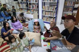 Mendongeng dua bahasa Prancis&ndash;Indonesia