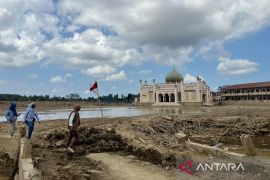 Pascapembersihan kayu, rehabilitasi Ponpes Darul Mukhlisin dikebut