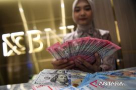 Rupiah melemah karena aksi jual saham