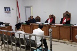 Eks Wali Kota Palembang bantah terima uang kasus korupsi Pasar Cinde