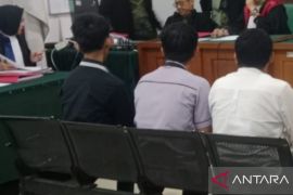 JPU tuntut tiga tahun penjara terdakwa kasus rokok ilegal di Palembang