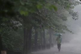 Sebagian besar Indonesia diprakirakan diguyur hujan ringan