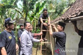 PWKberkolaborasi dengan Pemkab-Baznas Kulon Progo salurkan bantuan RTLH di Momen Hari Pers Nasional