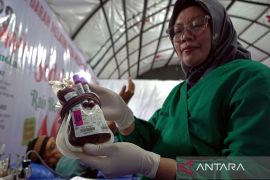 PMI: mendonorkan darah salah satu amalan saleh saat Ramadhan