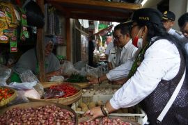 TPID DIY mengimbau masyarakat tidak melakukan aksi borong bahan pokok