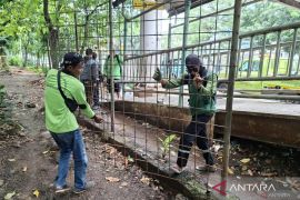 Tiga lampu sorot untuk tambah penerangan di Taman Kota Cawang Jaktim