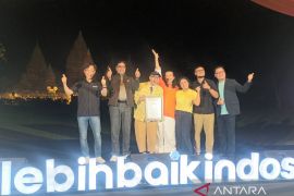 Indosat catatkan rekor Muri 13 jam siniar langsung dari bus Jakarta-Yogyakarta
