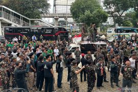 Banser mendatangi KPK di tengah pemeriksaan Yaqut sebagai tersangka