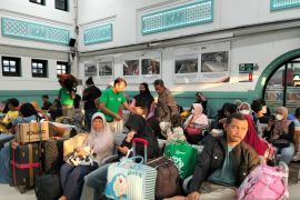 H-7 Lebaran, pemudik mulai padati Stasiun Pasar Senen