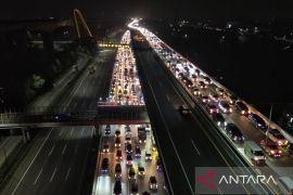 Rekayasa lalin Tol Jakarta-Cikampek dilanjutkan memasuki puncak mudik