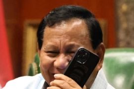 Momen Lebaran, Presiden Prabowo hubungi Mahmoud Abbas dan Anwar Ibrahim
