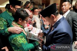 Bertemu Presiden, diaspora RI di Jepang bawa buku "Paradoks Indonesia"