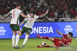 Penalti Petkov membuat Indonesia tertinggal 0-1 pada babak pertama