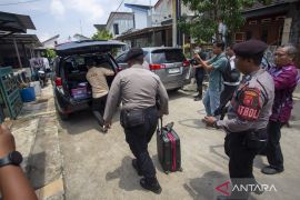 KPK geledah rumah Wakil Ketua DPRD Jabar Ono Surono yang di Indramayu
