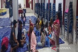 BNPB minta warga tetap waspada meski banjir di Manokwari-Lombok surut