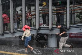 BMKG: Sirkulasi siklonik di Samudra Hindia Laut Banda picu hujan lebat