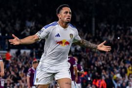 Leeds United jauhi zona degradasi setelah tekuk Burnley 3-1