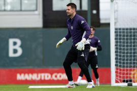 Manchester United perpanjang kontrak kiper senior Tom Heaton