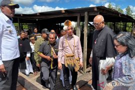 Wapres dukung pembangunan Katedral Asmat lewat penanaman cemara