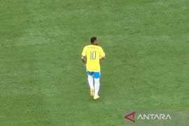 Neymar pensiun dari Timnas Brasil di stadion tempat ia memulainya