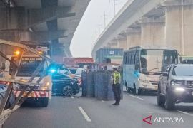 Jumat, empat mobil tabrakan beruntun di KM 26 Tol Japek arah Jakarta