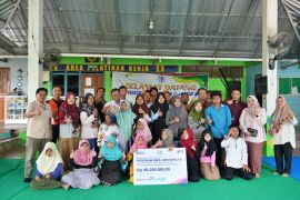 KAI Daop 7 Madiun salurkan dana program TJSL sebesar Rp123,126 juta