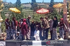 Belasan anak berambut gimbal ikuti ruwatan di DCF 2026