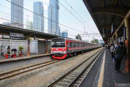 Kemarin, penyaluran KUR Rp103,8 triliun hingga travelator BNI City