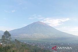 BBTNKS tutup jalur pendakian Gunung Kerinci antisipasi karhutla