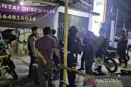 Polda Metro Jaya bubarkan tawuran dan amankan dua sajam di Jaktim