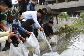Pemkab Aceh Tengah tebar 50 ribu benih ikan dukung ketahanan pangan