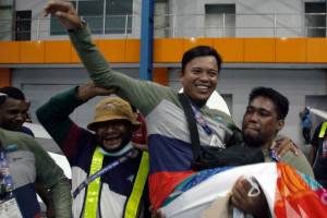 Papua sabet emas terbang layang nomor ketepatan mendarat putra