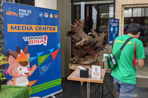 Kominfo-Pemda Mimika fasilitasi kerja-rekreasi pewarta di media center