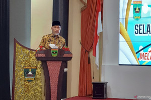Gubernur Sumbar janjikan bonus lebih besar