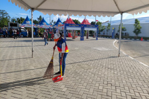 Ratusan relawan jaga kebersihan Kompleks Stadion Lukas Enembe