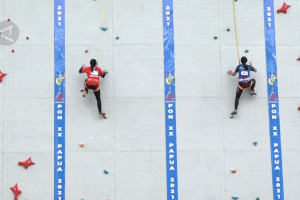 Hari pertama panjat tebing di PON XX, Yenny Wahid puas