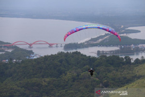 Paralayang selesaikan babak keempat nomor "accuracy"