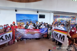 Kontingen gulat Sumbar disambut meriah Ikatan Keluarga Minang Merauke