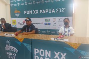 Pelatih sepak bola putri Babel kritik kepempimpinan wasit wanita PON