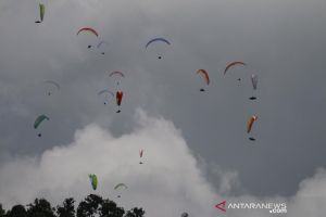 Jateng urutan pertama lomba paralayang nomor lintas alam