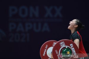 PON Papua : Lifter Jabar Windy Cantika sabet emas kelas 49 kg