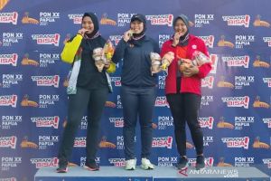 Tresna Puspita sabet emas lontar martil meski baru pulih cedera