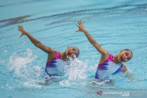 PON Papua : Aksi perenang artistik nomor duet technical
