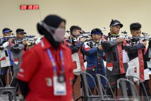 Kualifikasi menembak 10 meter air riffle putra