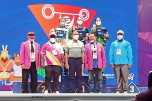 Putri Jabar tambah emas dari kelas 64kg angkat besi PON Papua